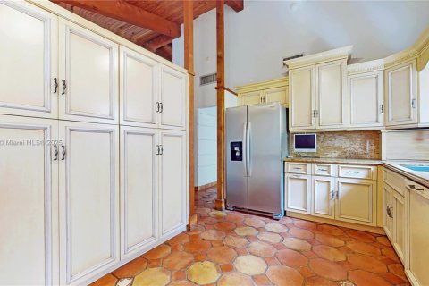 Villa ou maison à vendre à Miami, Floride: 3 chambres, 199 m2 № 1931201 - photo 9