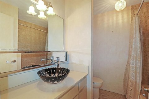 Villa ou maison à vendre à Miami, Floride: 3 chambres, 199 m2 № 1931201 - photo 23