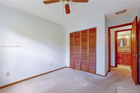 Villa ou maison à vendre à Miami, Floride: 3 chambres, 199 m2 № 1931201 - photo 20