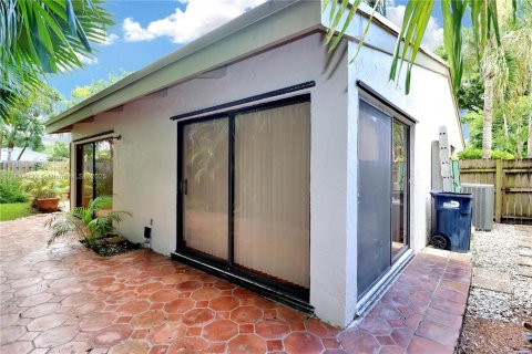 Villa ou maison à vendre à Miami, Floride: 3 chambres, 199 m2 № 1931201 - photo 30