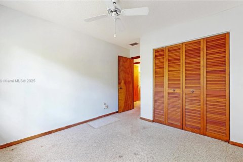 Villa ou maison à vendre à Miami, Floride: 3 chambres, 199 m2 № 1931201 - photo 22