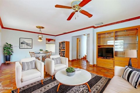 Villa ou maison à vendre à Miami, Floride: 3 chambres, 199 m2 № 1931201 - photo 11