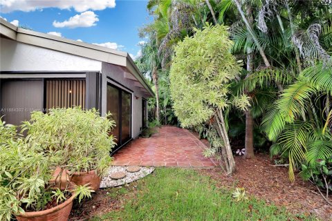 Villa ou maison à vendre à Miami, Floride: 3 chambres, 199 m2 № 1931201 - photo 2