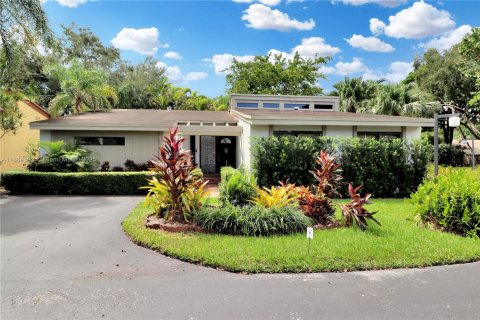 Villa ou maison à vendre à Miami, Floride: 3 chambres, 199 m2 № 1931201 - photo 1