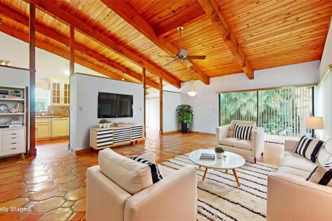 Villa ou maison à vendre à Miami, Floride: 3 chambres, 199 m2 № 1931201 - photo 4