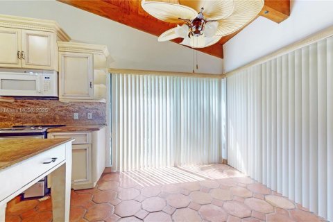 Villa ou maison à vendre à Miami, Floride: 3 chambres, 199 m2 № 1931201 - photo 13