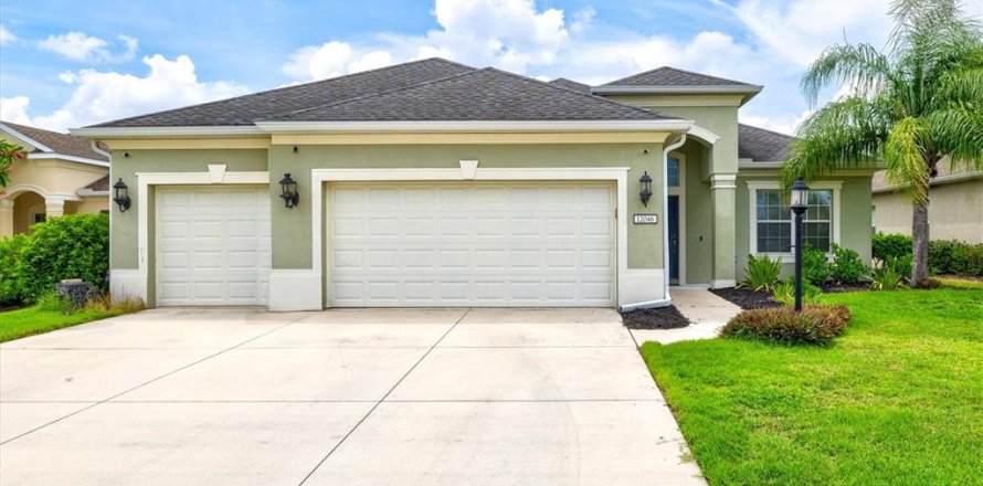 House in Bradenton, Florida 5 bedrooms, 278.61 sq.m. № 1843140