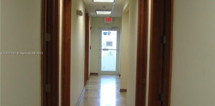 Bureau à Weston, Floride № 456590