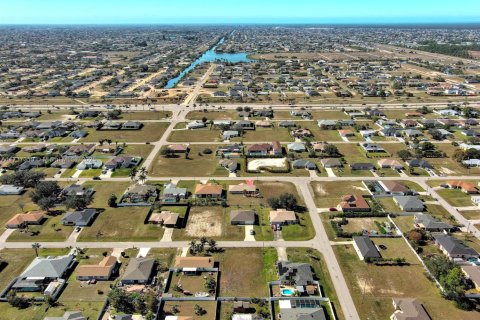 Terreno en venta en Cape Coral, Florida № 1938042 - foto 17