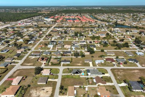 Terreno en venta en Cape Coral, Florida № 1938042 - foto 16