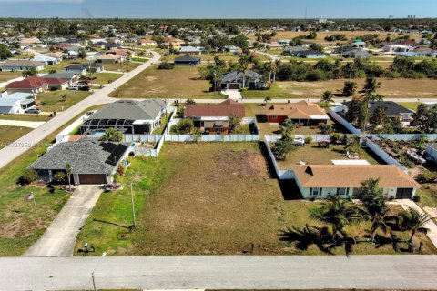 Terreno en venta en Cape Coral, Florida № 1938042 - foto 9