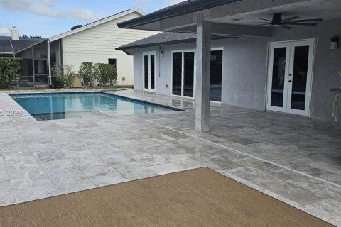 House in Wellington, Florida 3 bedrooms, 145.86 sq.m. № 2390629