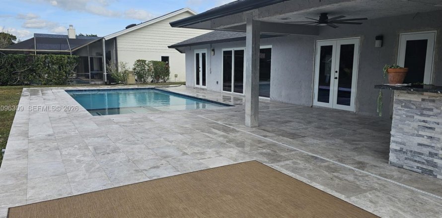 House in Wellington, Florida 3 bedrooms, 145.86 sq.m. № 2390629