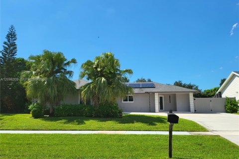 House in Wellington, Florida 3 bedrooms, 145.86 sq.m. № 2390629 - photo 2