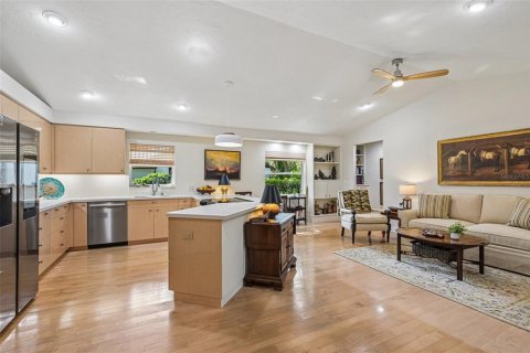 House in Sarasota, Florida 2 bedrooms, 190.54 sq.m. № 2347633 - photo 10