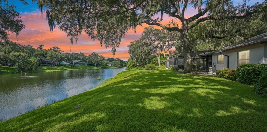 House in Sarasota, Florida 2 bedrooms, 190.54 sq.m. № 2347633