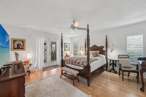 House in Sarasota, Florida 2 bedrooms, 190.54 sq.m. № 2347633 - photo 17