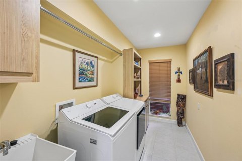 House in Sarasota, Florida 2 bedrooms, 190.54 sq.m. № 2347633 - photo 30