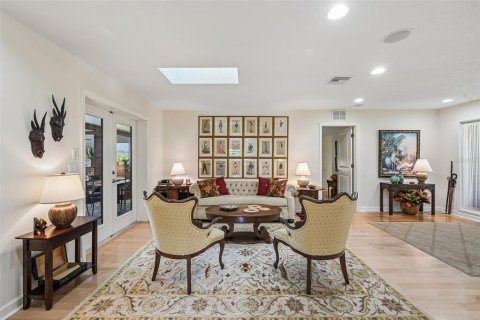 House in Sarasota, Florida 2 bedrooms, 190.54 sq.m. № 2347633 - photo 6