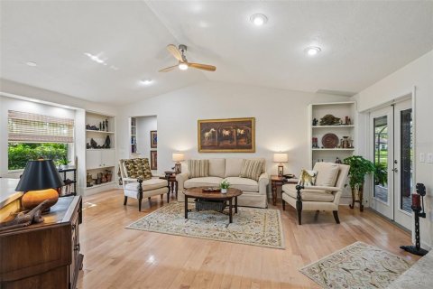 House in Sarasota, Florida 2 bedrooms, 190.54 sq.m. № 2347633 - photo 14