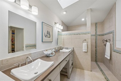 House in Sarasota, Florida 2 bedrooms, 190.54 sq.m. № 2347633 - photo 20