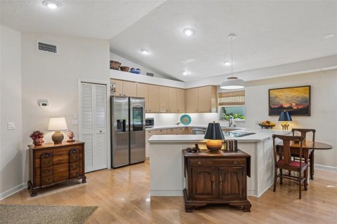 House in Sarasota, Florida 2 bedrooms, 190.54 sq.m. № 2347633 - photo 12