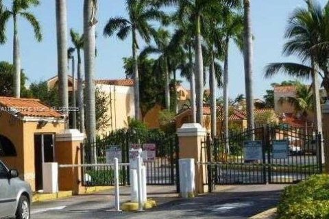 Снять в аренду кондоминиум в Хайалиа, Флорида 2 спальни, 88.26м2, № 1951179 - фото 1