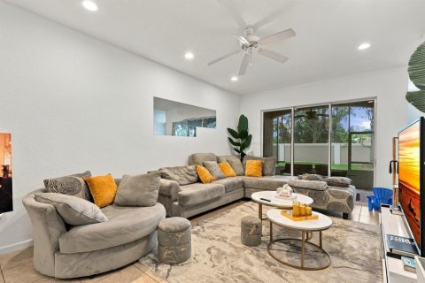 House in Port St. Lucie, Florida 3 bedrooms, 197.23 sq.m. № 2391836 - photo 9