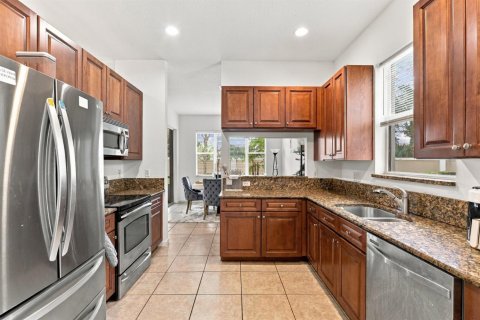 House in Port St. Lucie, Florida 3 bedrooms, 197.23 sq.m. № 2391836 - photo 12