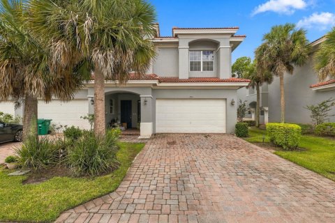 House in Port St. Lucie, Florida 3 bedrooms, 197.23 sq.m. № 2391836 - photo 2