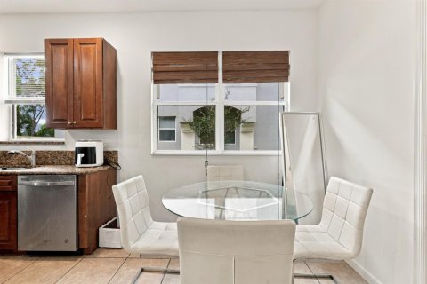 House in Port St. Lucie, Florida 3 bedrooms, 197.23 sq.m. № 2391836 - photo 16