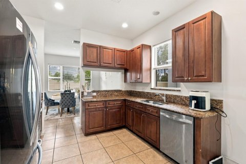 House in Port St. Lucie, Florida 3 bedrooms, 197.23 sq.m. № 2391836 - photo 11