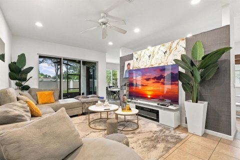 House in Port St. Lucie, Florida 3 bedrooms, 197.23 sq.m. № 2391836 - photo 7
