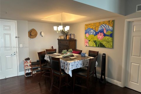 Condo in Miami, Florida, 2 bedrooms  № 1461216 - photo 13