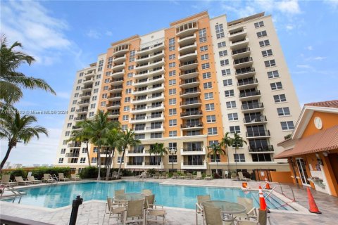 Condo in Miami, Florida, 2 bedrooms  № 1461216 - photo 20