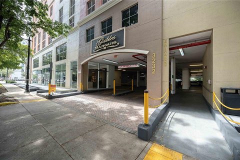 Condo in Miami, Florida, 2 bedrooms  № 1461216 - photo 2