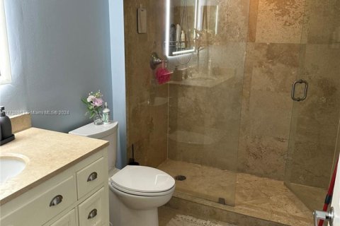 Condo in Miami, Florida, 2 bedrooms  № 1461216 - photo 12