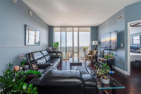 Condo in Miami, Florida, 2 bedrooms  № 1461216 - photo 7