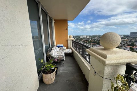 Condo in Miami, Florida, 2 bedrooms  № 1461216 - photo 16