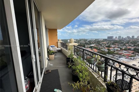 Condo in Miami, Florida, 2 bedrooms  № 1461216 - photo 15