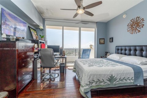 Condo in Miami, Florida, 2 bedrooms  № 1461216 - photo 9