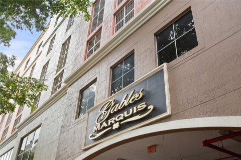 Condo in Miami, Florida, 2 bedrooms  № 1461216 - photo 3