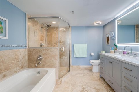 Condo in Miami, Florida, 2 bedrooms  № 1461216 - photo 10