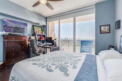 Condo in Miami, Florida, 2 bedrooms  № 1461216 - photo 8