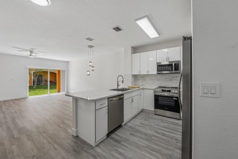 Townhouse in Margate, Florida 3 bedrooms, 125.98 sq.m. № 2086546