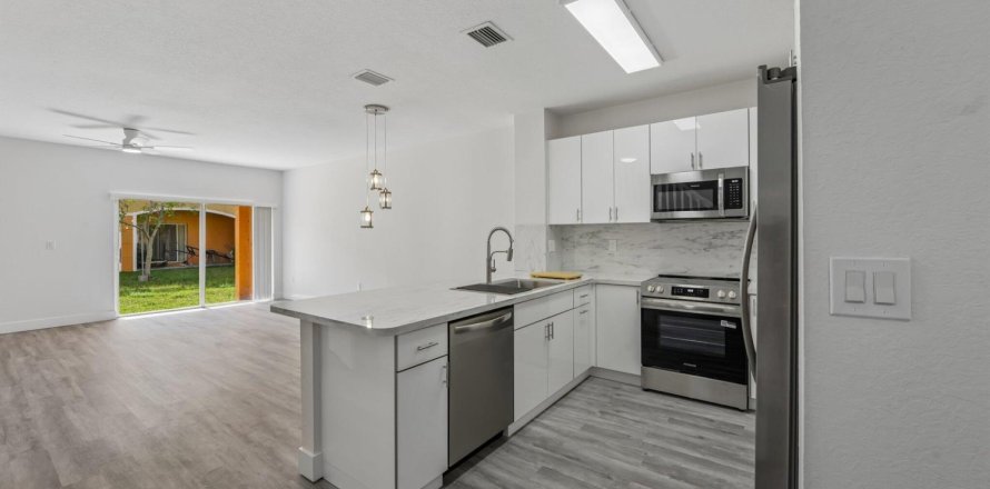 Townhouse in Margate, Florida 3 bedrooms, 125.98 sq.m. № 2086546