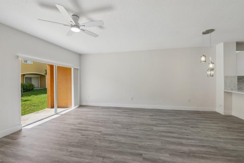 Townhouse in Margate, Florida 3 bedrooms, 125.98 sq.m. № 2086546 - photo 10