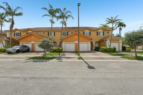 Townhouse in Margate, Florida 3 bedrooms, 125.98 sq.m. № 2086546 - photo 3