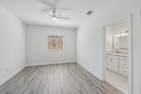 Townhouse in Margate, Florida 3 bedrooms, 125.98 sq.m. № 2086546 - photo 14