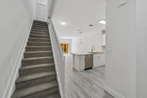 Townhouse in Margate, Florida 3 bedrooms, 125.98 sq.m. № 2086546 - photo 5